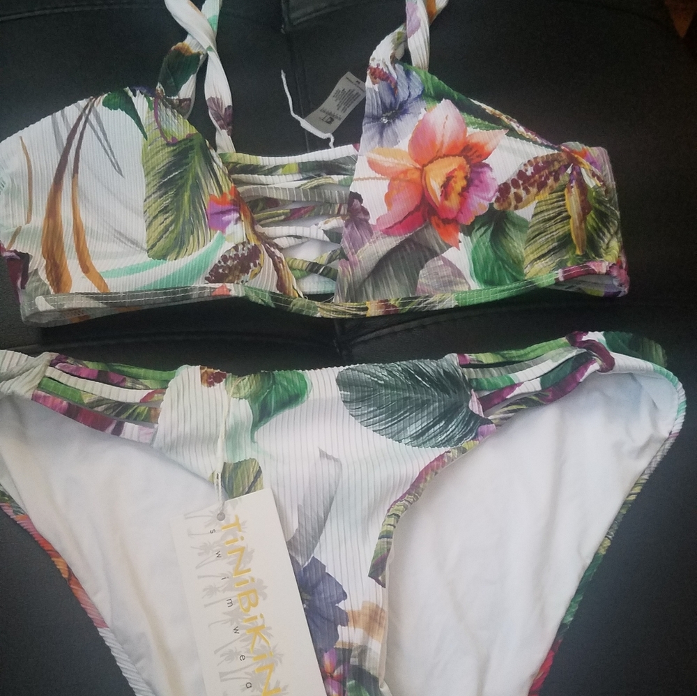 Women 2- piece bikini brand new size Medium made by tini bikini swimwear